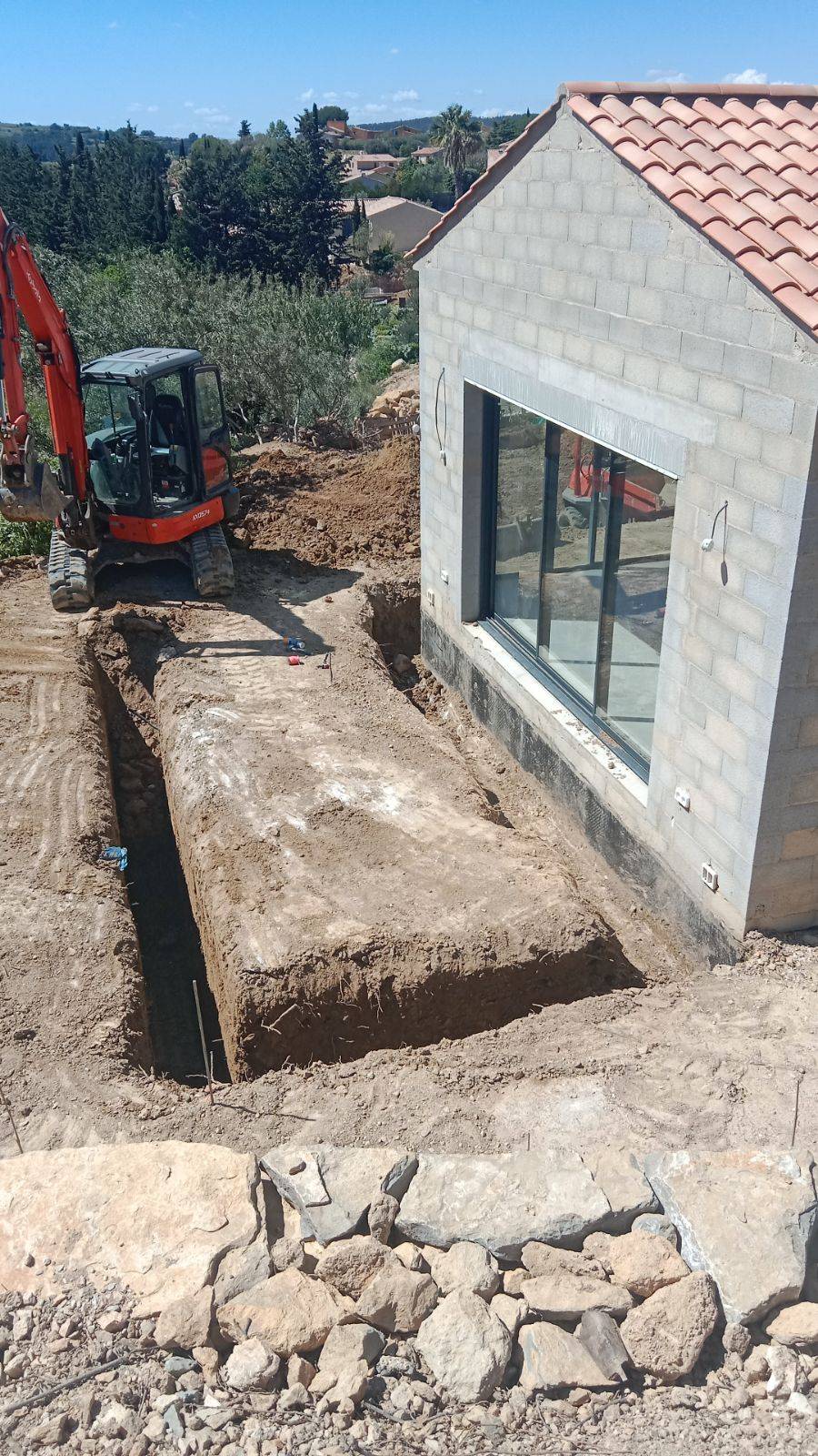 Création des fouilles pour fondations à Le Castellet