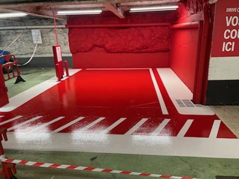 Drive rénové avec mise en peinture adaptée au sol à Lyon