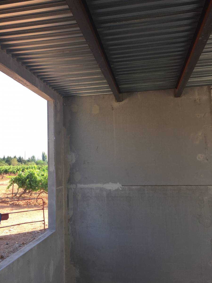 Création d'une ouverture pour un bâtiment vinicole à Cuers